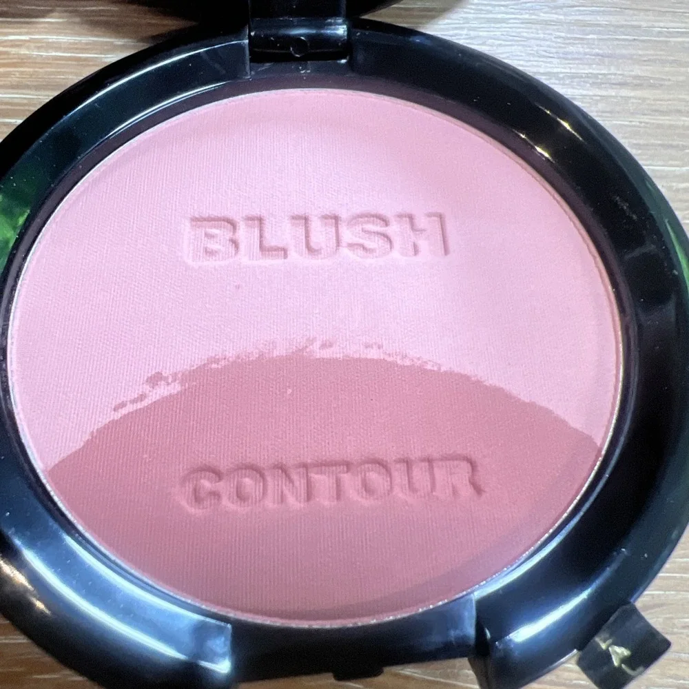 Signature‎ Club A Color & Contour Ultra Creamy Powder Blush Shade #1